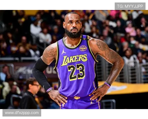 詹姆斯复出首场即砍下30分 湖人队力克勇士迎来赛季首胜