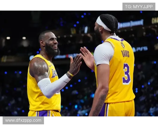 詹姆斯领衔湖人再度击败勇士 新赛季展现强势竞争力